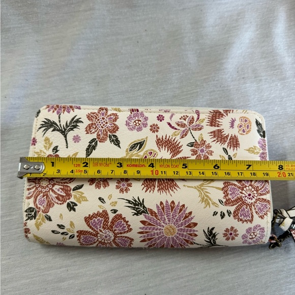 Wristlet Wallet Floral Bag - Picture 5 of 8